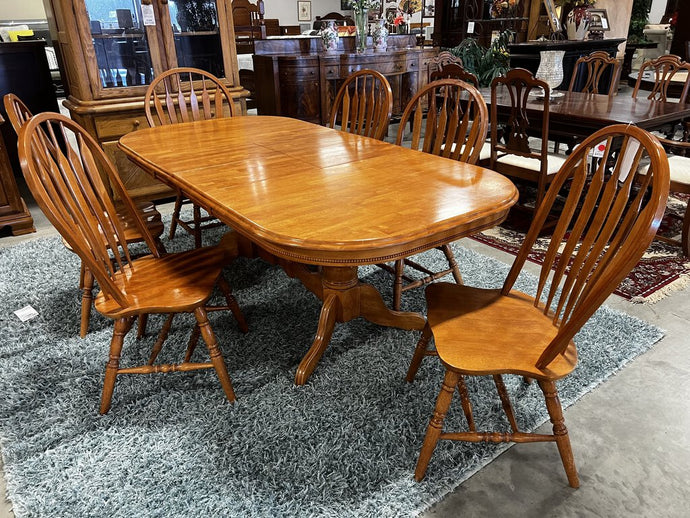 Light Brown Dining Set w/2 Butterfly Leaves & 6 Chairs
