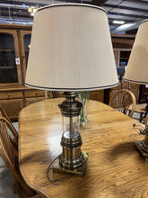 Load image into Gallery viewer, Vintage Stiffel Brass &amp; Glass Hollywood Regency Table Lamp