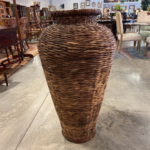 Load image into Gallery viewer, Large Wicker Basket