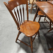 Load image into Gallery viewer, Ethan Allen Dining Table w/1leaf &amp; 4 Chairs