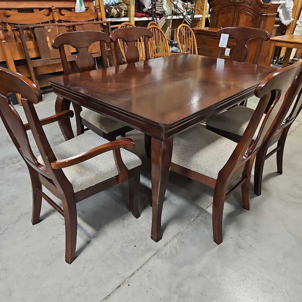 Dining Table w/1 Leaf & 6 Chairs