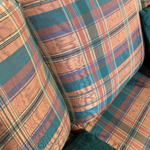 Load image into Gallery viewer, Flexsteel Green/Red Plaid Sofa w/4 Green Accent Pillows