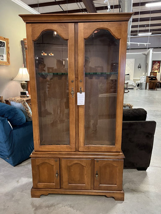 10 Gun Cabinet w/ 4 Locking Doors & Keys