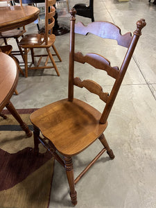 Drop Leaf Table w/1 leaf & 4 Chairs