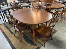 Load image into Gallery viewer, Drop Leaf Table w/1 leaf &amp; 4 Chairs