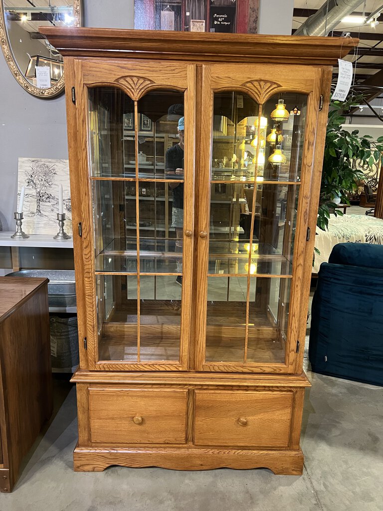 Oak Display Cabinet 2 Door/2Drawer w/Light