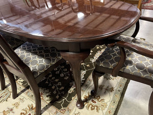 Cherry Queen Anne Dining Table w/2 leaves & 8 Chairs