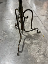 Load image into Gallery viewer, Metal Plant Stand