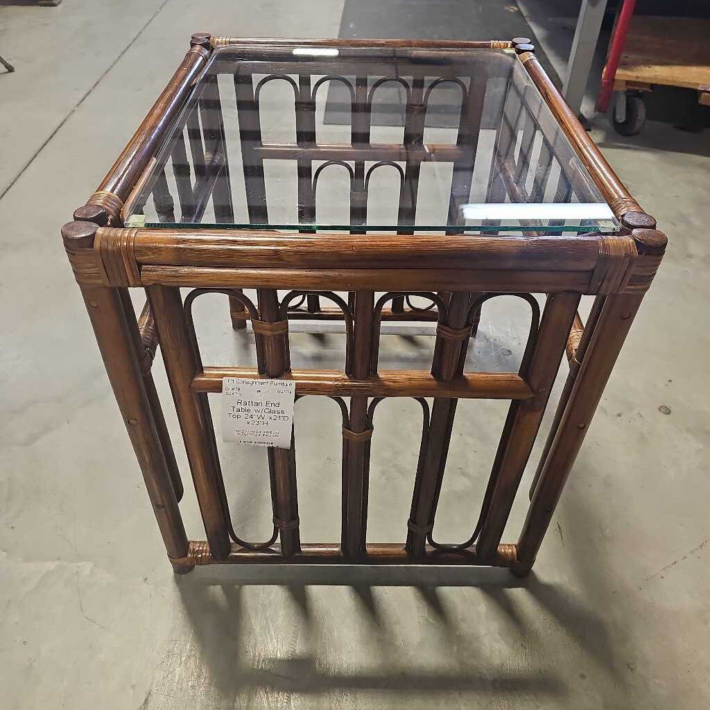 Rattan End Table w/Glass Top