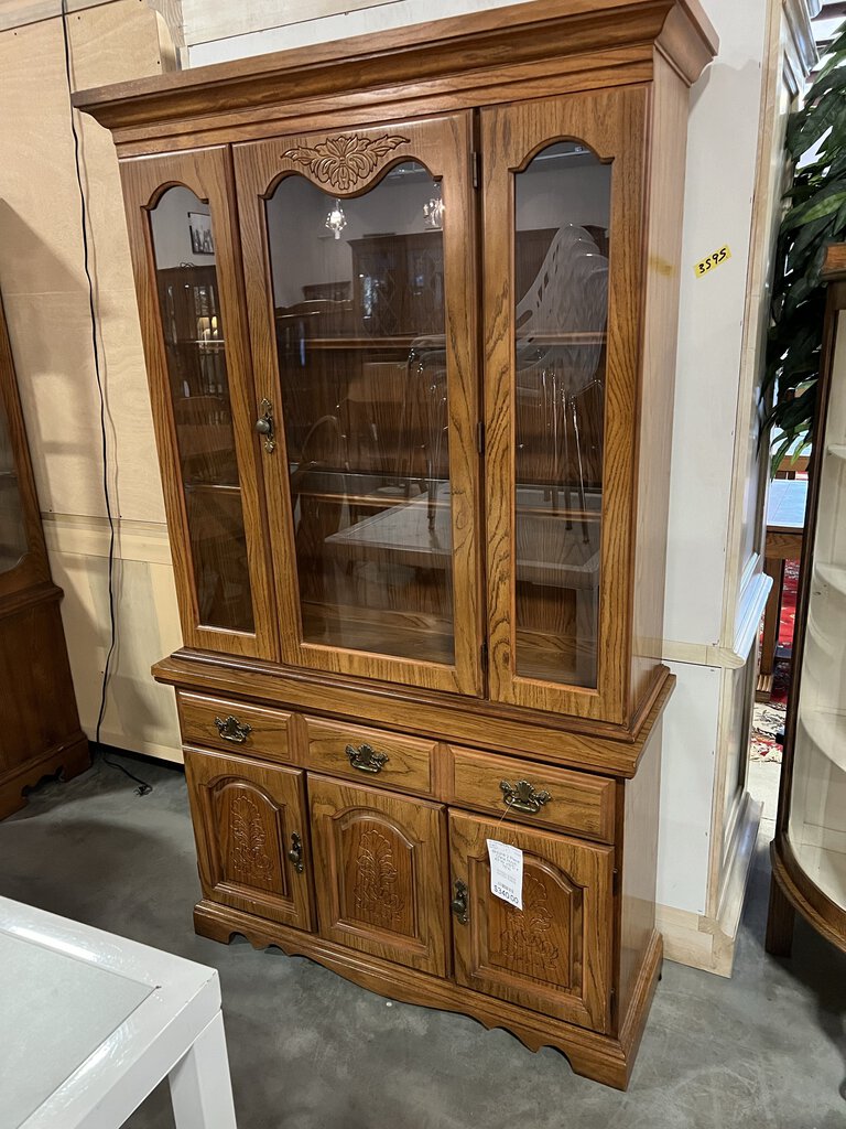 Broyhill 2 Piece China Hutch