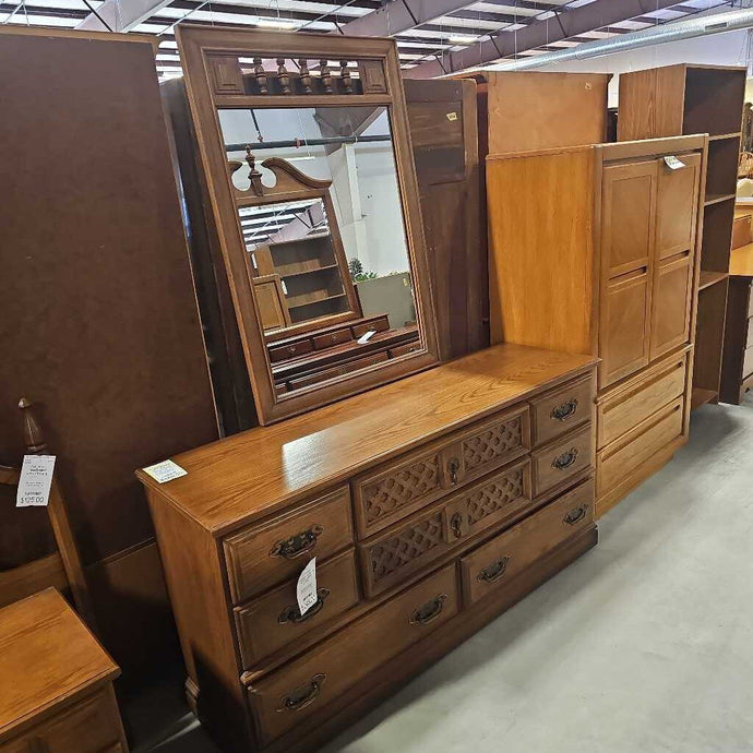 8 Drawer Dresser w/Mirror