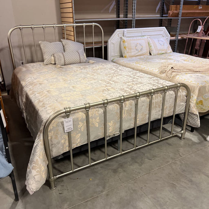 Metal Frame Queen Bed