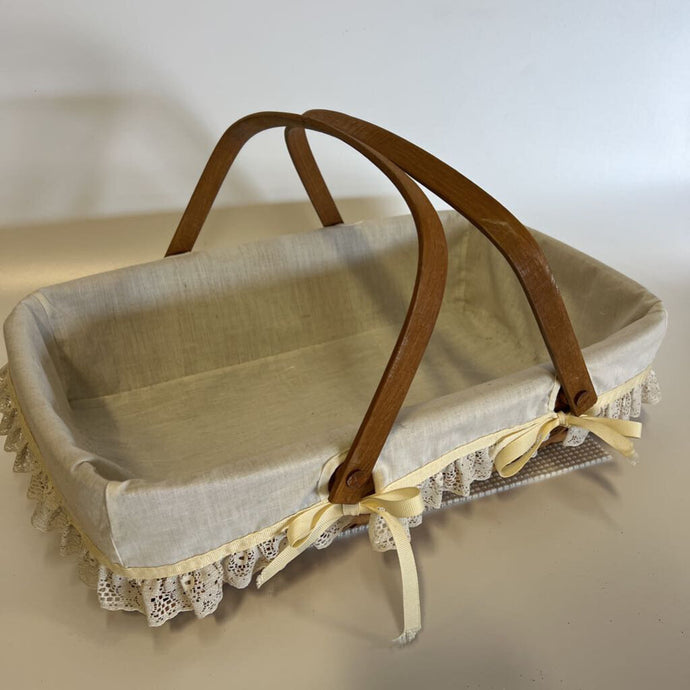 Longaberger Basket w/Cloth Liner