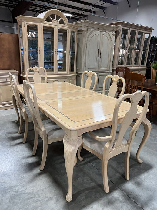 Cream Dining Table w/2 leaves & 6 Chairs