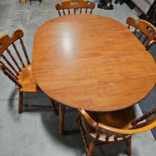 Load image into Gallery viewer, Drop Leaf Table w/1 Leaf &amp; 4 Chairs