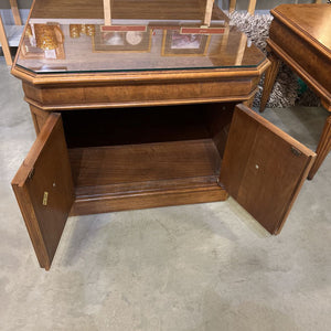 Thomasville Square Coffee Table w/2 Doors & Glass Top