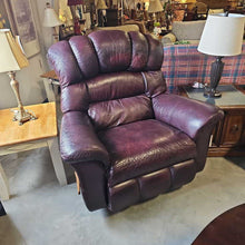 Load image into Gallery viewer, Oversized Leather Recliner