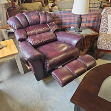 Load image into Gallery viewer, Oversized Leather Recliner