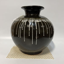 Load image into Gallery viewer, Large Black/White Tear Drop Vase