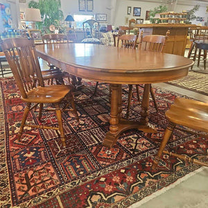 Dining table w/2 leaves & 6 Chairs