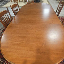 Load image into Gallery viewer, Dining table w/2 leaves &amp; 6 Chairs