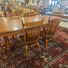 Load image into Gallery viewer, Dining table w/2 leaves &amp; 6 Chairs