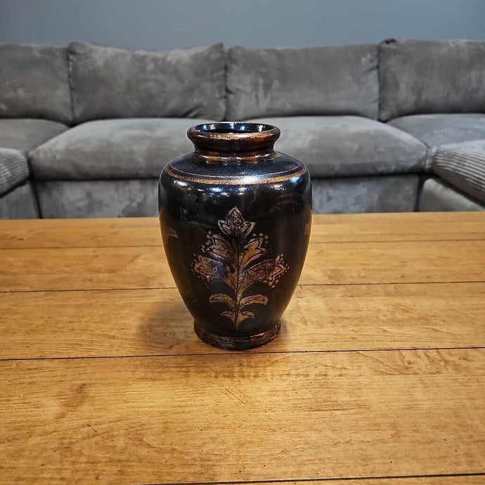 Black & Gold Urn