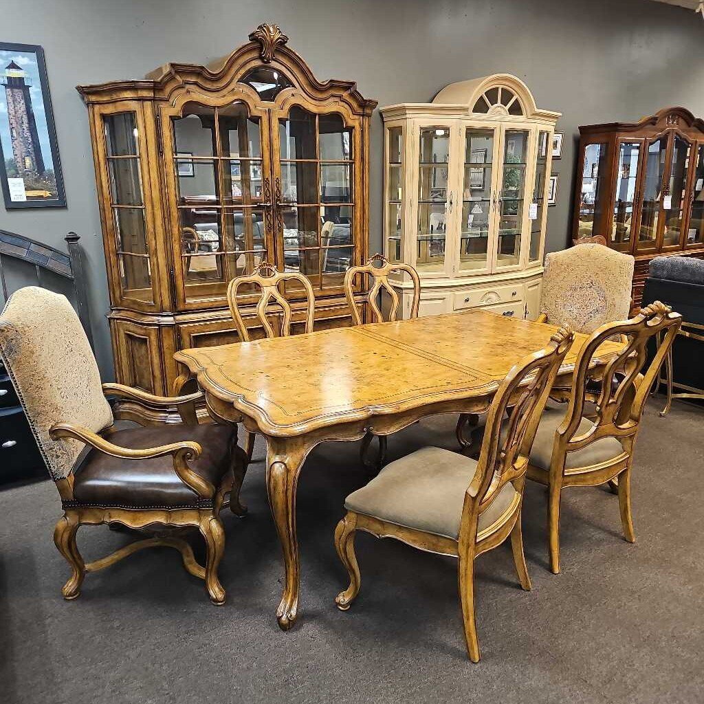 Formal Dining Table w/ 6 Chairs & 2 Leaves