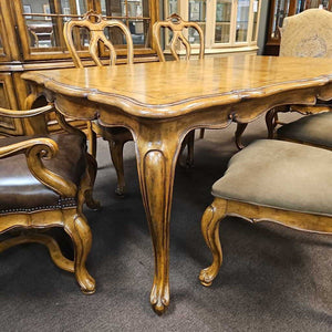 Formal Dining Table w/ 6 Chairs & 2 Leaves