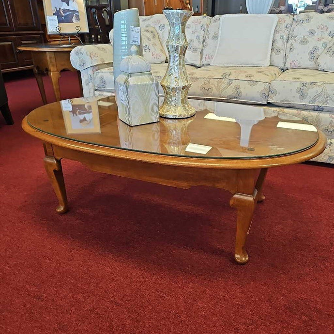Ethan Allen, Queen Ann Coffee Table w/Glass Top