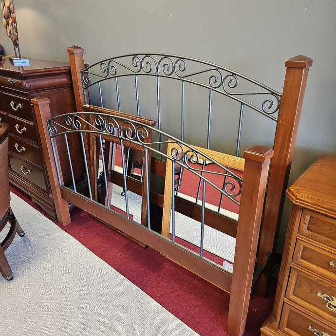 Queen Size Wood/Metal Bed Frame