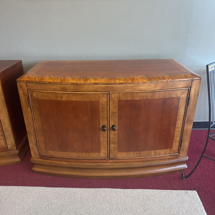 Cabinet w/ 2 Doors