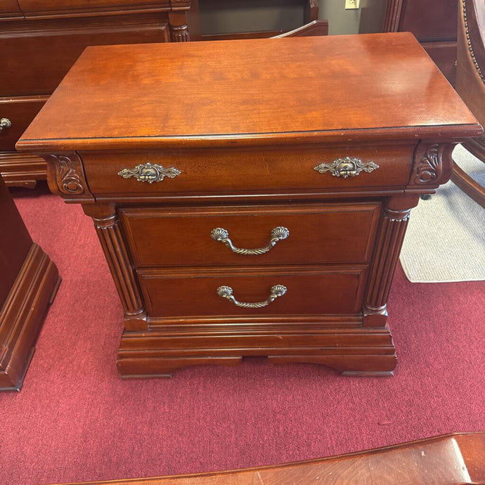 Nightstand w/ 2 Drawers