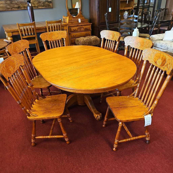Round Oak Table w/ 1 Leaf and 6 Chairs
