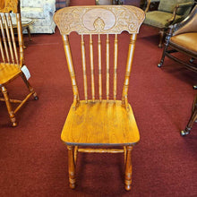 Load image into Gallery viewer, Round Oak Table w/ 1 Leaf and 6 Chairs