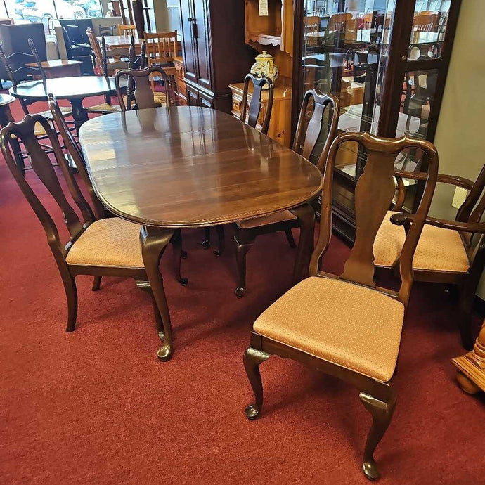 Dining Table w/1 Leaf and 7 Chairs