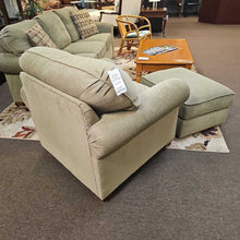 Load image into Gallery viewer, Flex-Steel Green Chair &amp; Ottoman