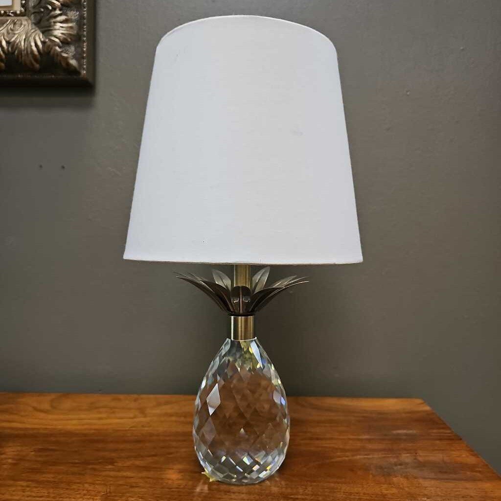 Small Pineapple Crystal Lamp