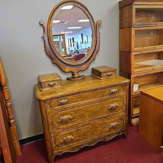 5 Drawer Dresser With/Wishbone Mirror