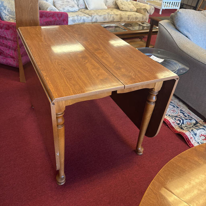 Dining Table w/ 2 Leaves