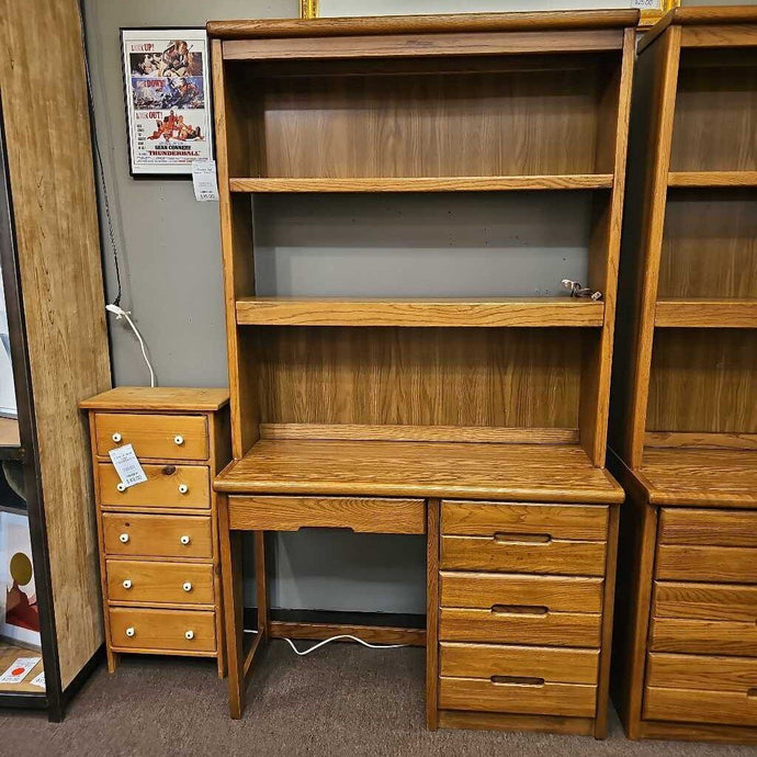 Wood desk w/Bookshelf