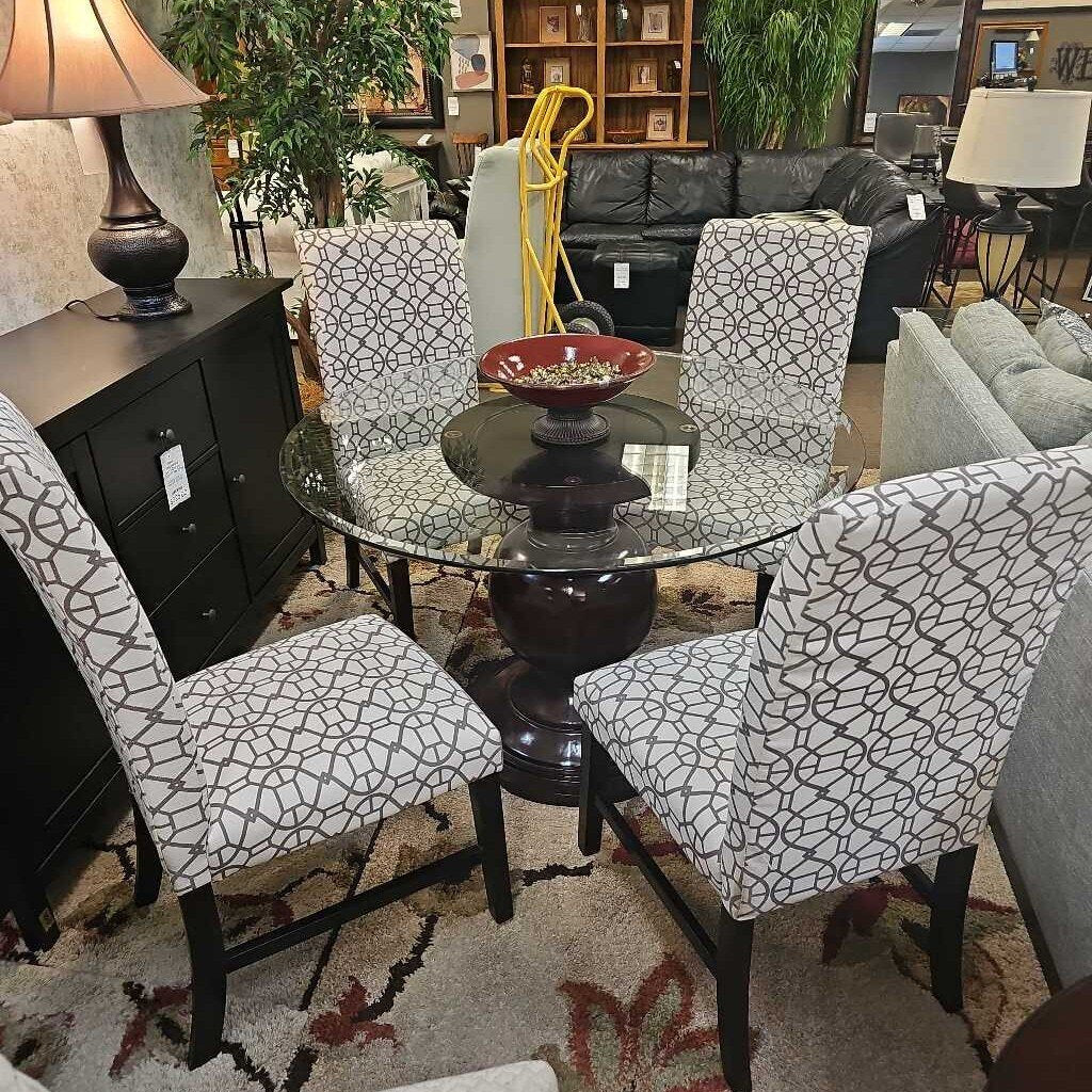 Glass Top Pedestal Table w/4 Brown/White Chairs