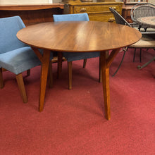 Load image into Gallery viewer, Round Wood Dinning Table