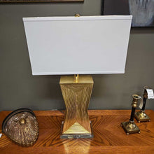 Load image into Gallery viewer, Gold Base Lamp