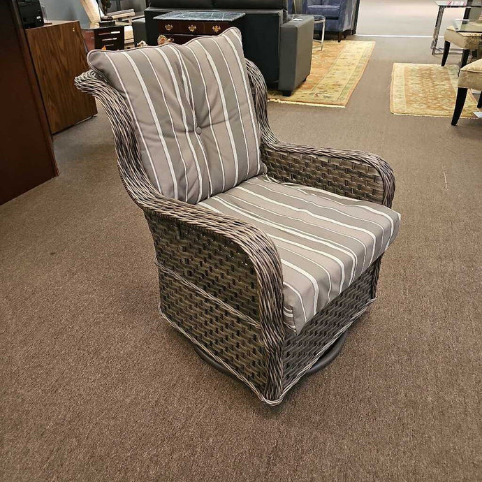 Swivel Wicker Chairs w/Cushions