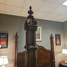 Load image into Gallery viewer, 4 Poster King Bed