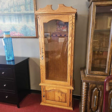Load image into Gallery viewer, Oak Gun Cabinet
