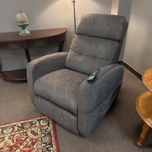 Load image into Gallery viewer, Flexsteel Lift Chair