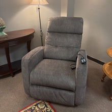 Load image into Gallery viewer, Flexsteel Lift Chair
