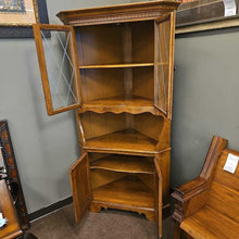 Load image into Gallery viewer, Ethan Allen Corner Hutch